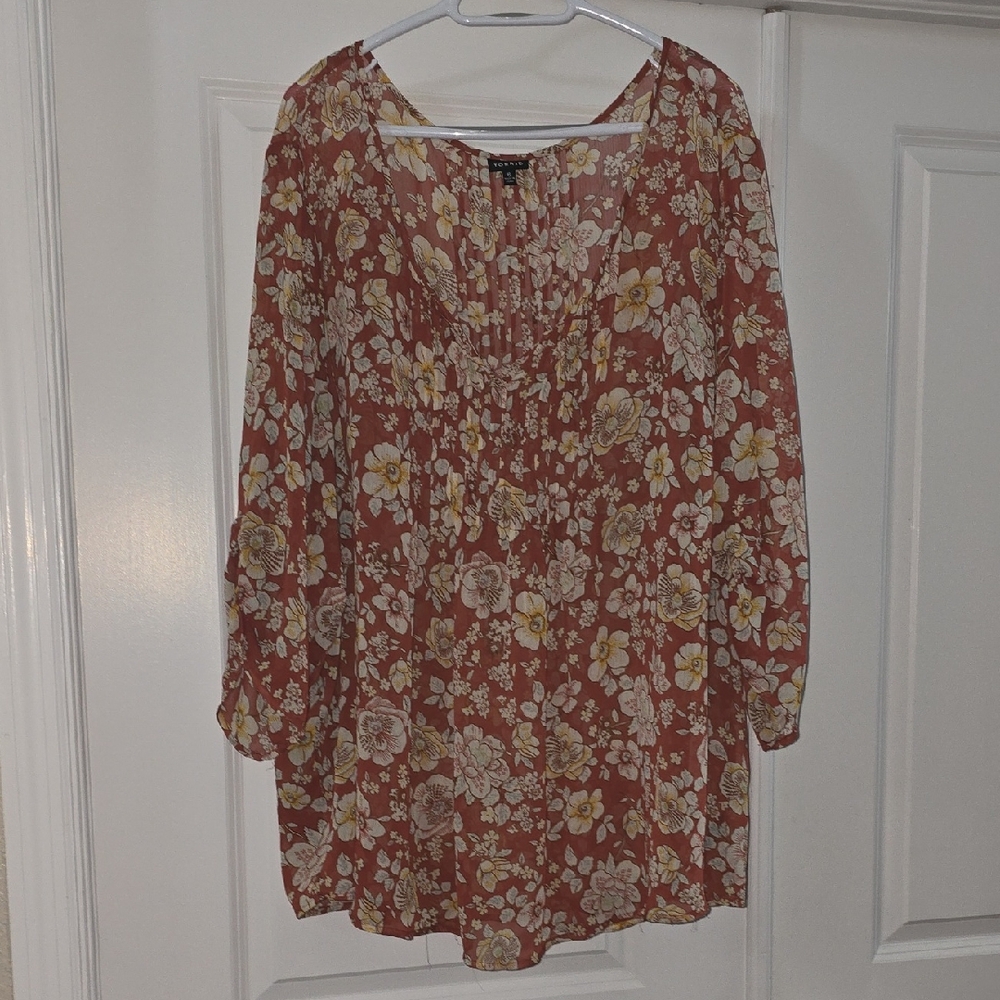 LN: Torrid Orange Floral Blouse w/ Yellow and White Accents w/ Flutter Sleeves